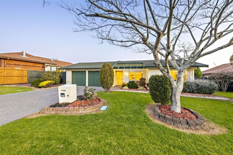 Photo of property in 21 Crescent Hills Court, Northpark, Auckland, 2013