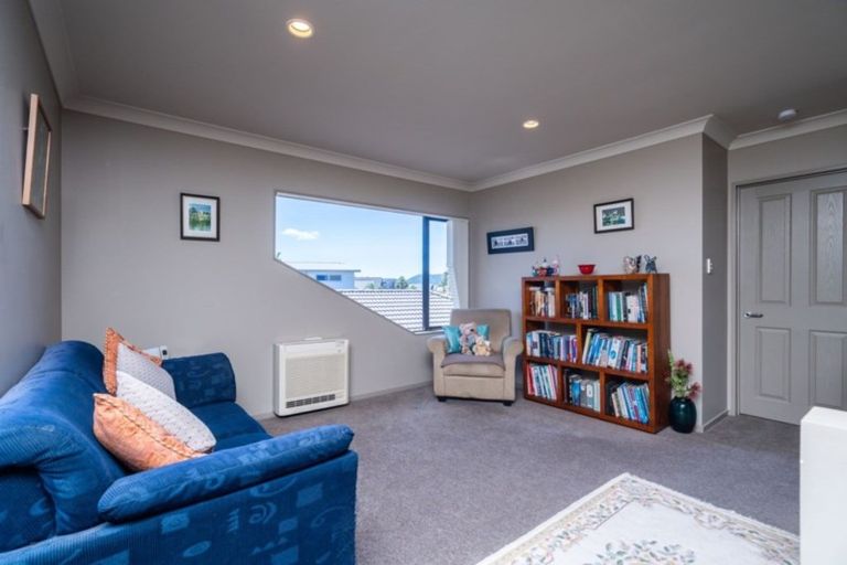 Photo of property in 22 Key West Drive, One Tree Point, 0118