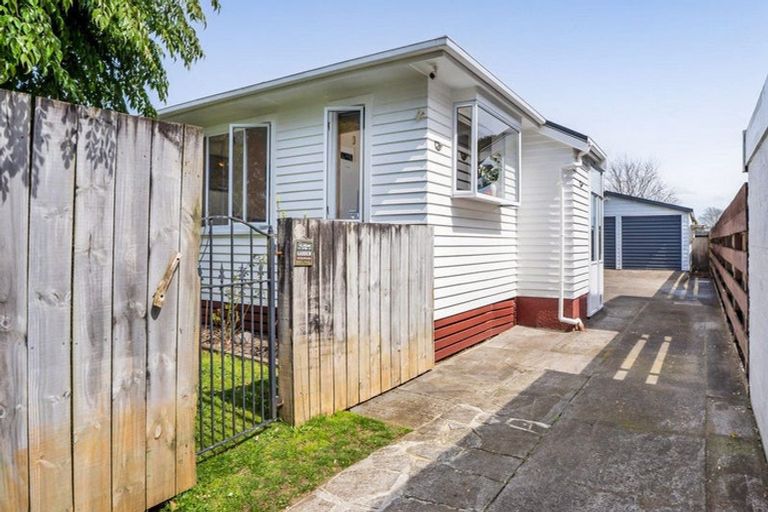 Photo of property in 12 Miro Street, Merrilands, New Plymouth, 4312
