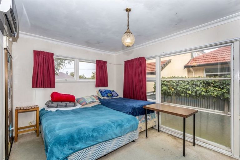 Photo of property in 1 Brookby Crescent, Avonhead, Christchurch, 8042