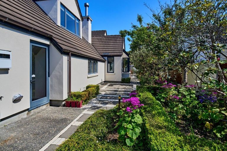 Photo of property in 15 Hautana Square, Woburn, Lower Hutt, 5010