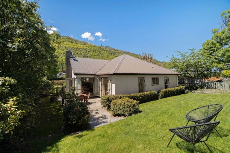 Photo of property in 12 Alexander Place, Arrowtown, 9302