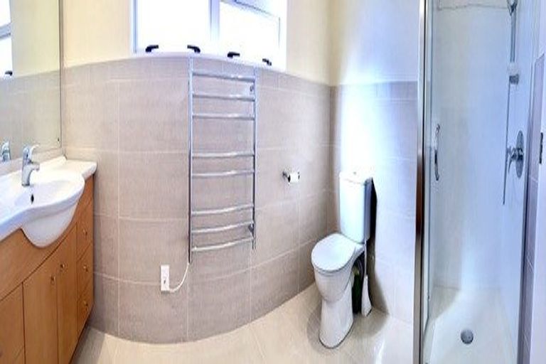 Photo of property in 1/5 Waller Avenue, Bucklands Beach, Auckland, 2012