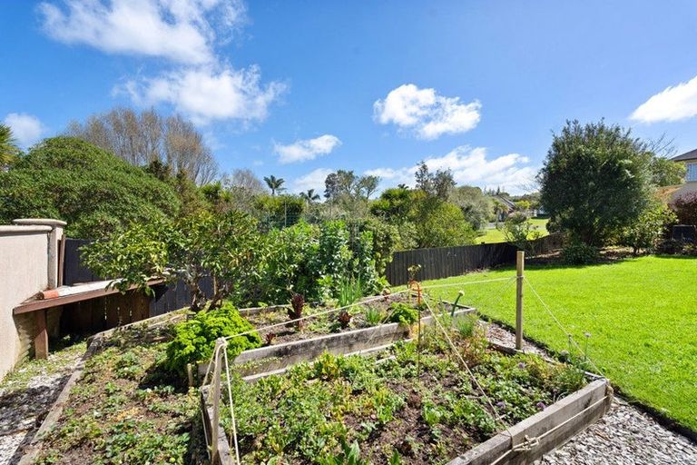 Photo of property in 52 Kath Hopper Drive, Orewa, 0931