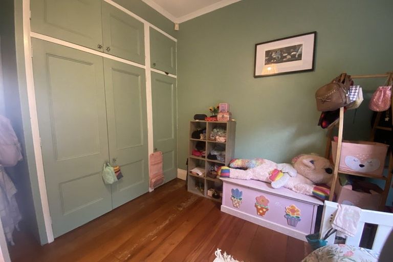 Photo of property in 1 Maungaraki Road, Korokoro, Lower Hutt, 5012