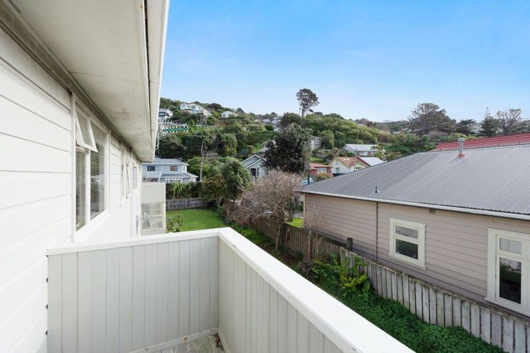 Photo of property in 5/139 Queens Drive, Lyall Bay, Wellington, 6022