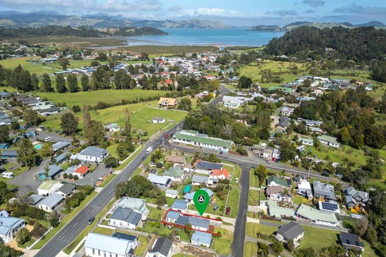 Photo of property in 74 Watt Street, Coromandel, 3506