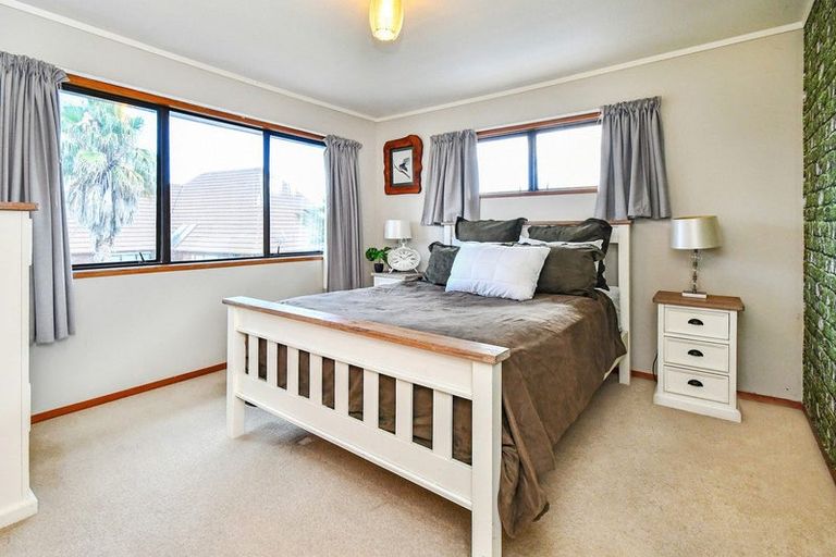 Photo of property in 9 Rarahu Place, The Gardens, Auckland, 2105