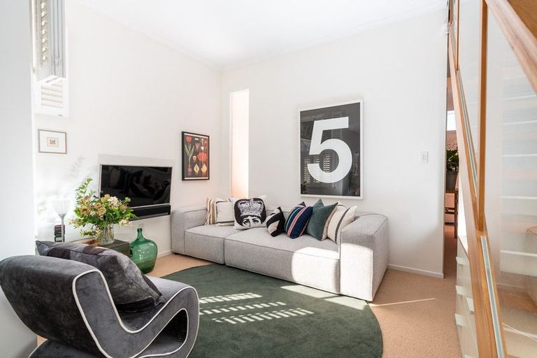 Photo of property in 99 Pirie Street, Mount Victoria, Wellington, 6011