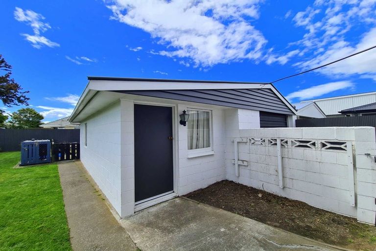 Photo of property in 18 Camelia Place, Islington, Christchurch, 8042