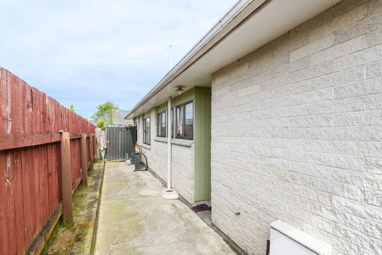Photo of property in 2 Bethel Court, Milson, Palmerston North, 4414