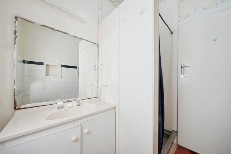 Photo of property in 230 Oriental Parade, Oriental Bay, Wellington, 6011