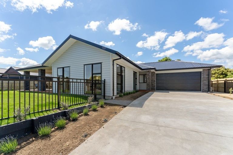 Photo of property in 21 Tararua Crescent, Otaki, 5512