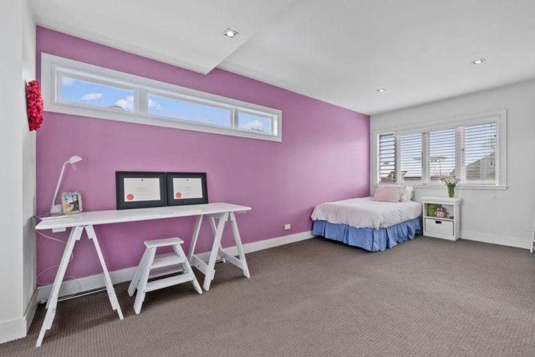 Photo of property in 48 Queen Street, Northcote Point, Auckland, 0627