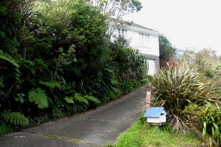 Photo of property in 19 Versailles Street, Karori, Wellington, 6012