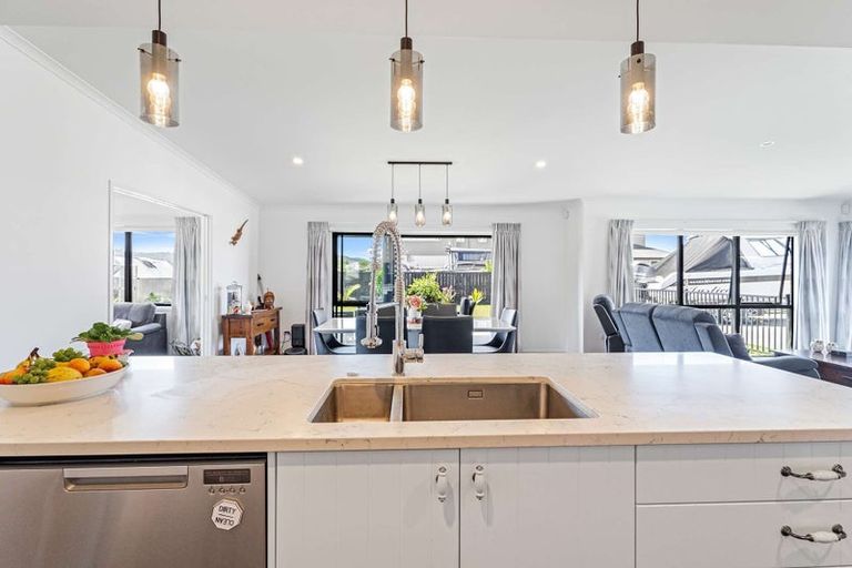 Photo of property in 9 Lady Jocelyn Place, Whitianga, 3510