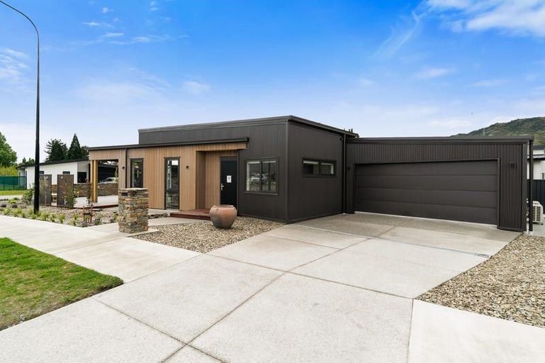 Photo of property in 11 Searle Drive, Cromwell, 9310