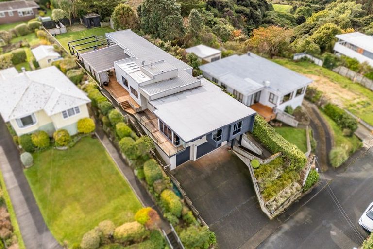 Photo of property in 11 Corlett Road, Plimmerton, Porirua, 5026