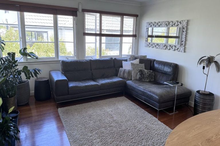 Photo of property in 2/25 Wolsley Avenue, Milford, Auckland, 0620