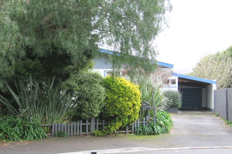 Photo of property in 16 Sacha Place, Glenview, Hamilton, 3206