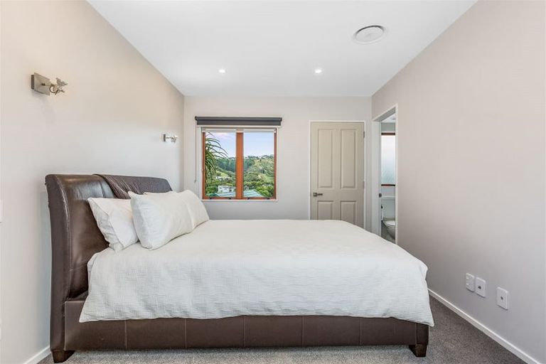 Photo of property in 2 Navigation Drive, Whitby, Porirua, 5024