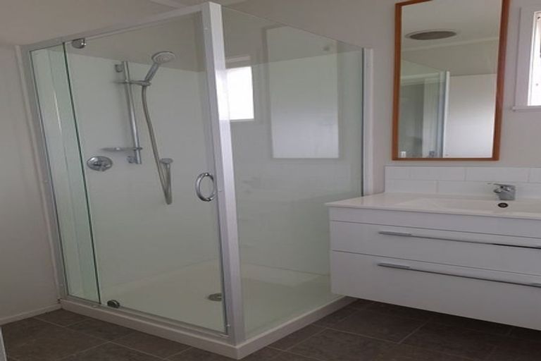Photo of property in 2 Anne Road, Hillcrest, Auckland, 0627