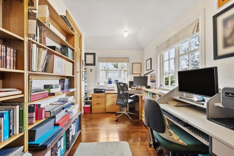 Photo of property in 54 Aurora Terrace, Kelburn, Wellington, 6012