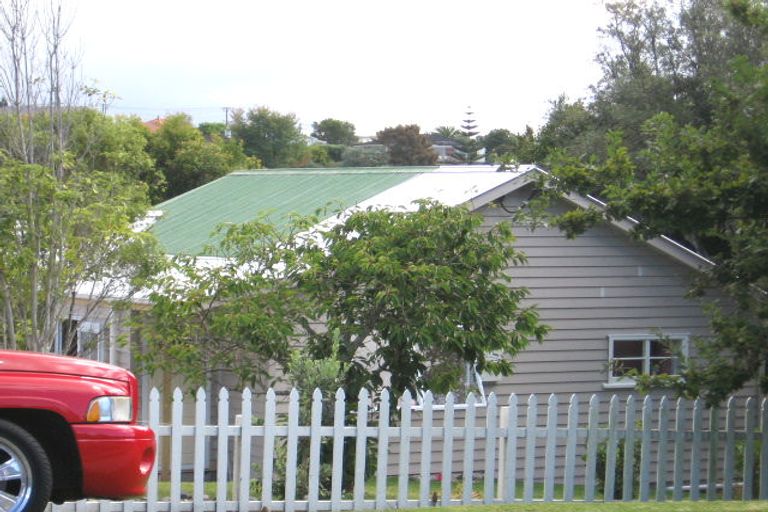 Photo of property in 1/13 Philson Terrace, Browns Bay, Auckland, 0630