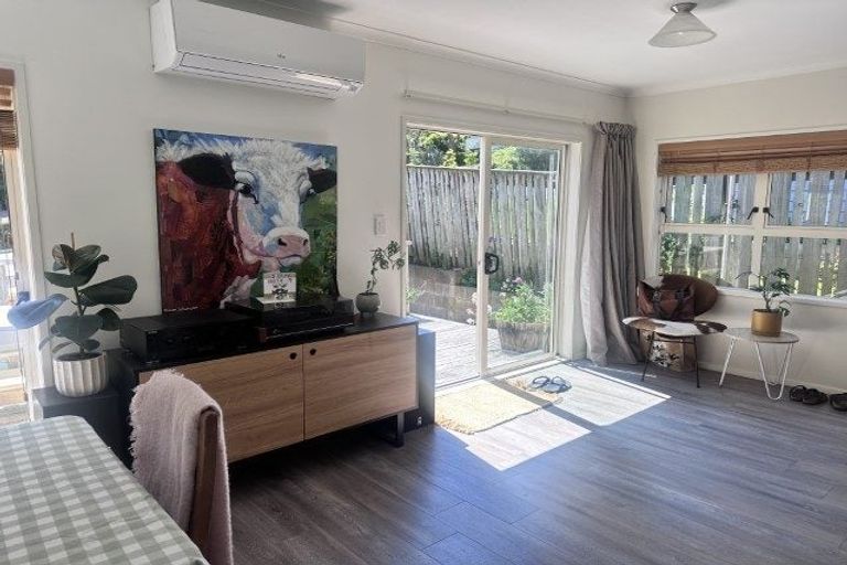 Photo of property in 2 Corlett Road, Plimmerton, Porirua, 5026