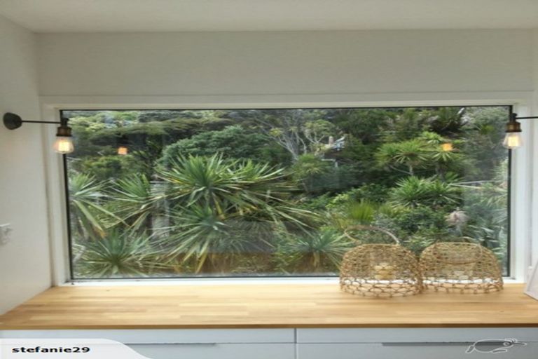 Photo of property in 121 Seaview Road, Piha, New Lynn, 0772