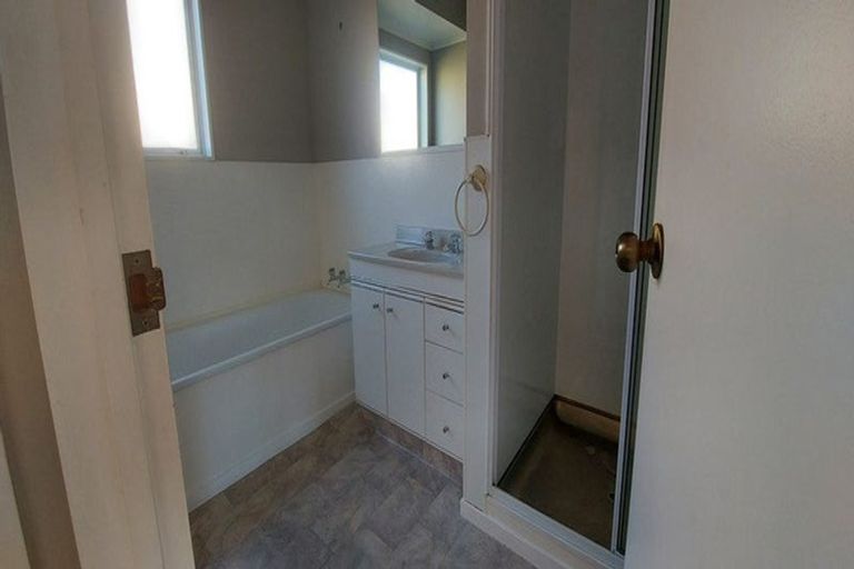 Photo of property in 187 Edmonton Road, Te Atatu South, Auckland, 0610