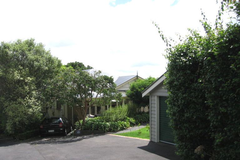Photo of property in 39 Glen Road, Stanley Point, Auckland, 0624