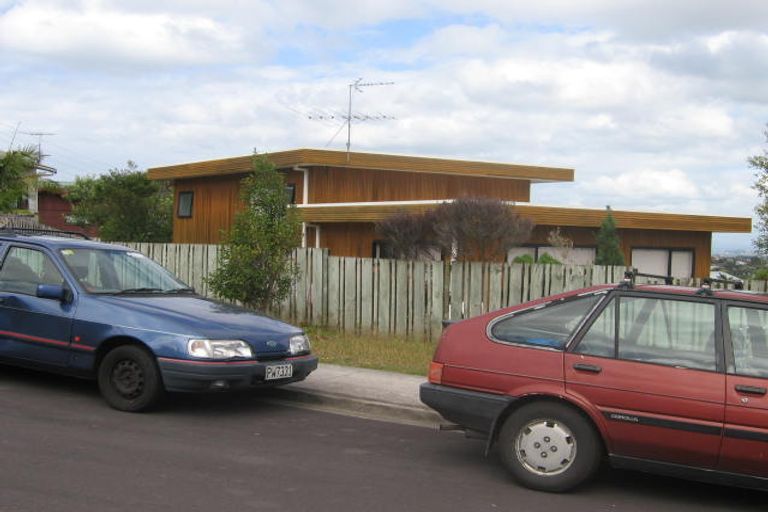 Photo of property in 1/5 Remus Place, Totara Vale, Auckland, 0629