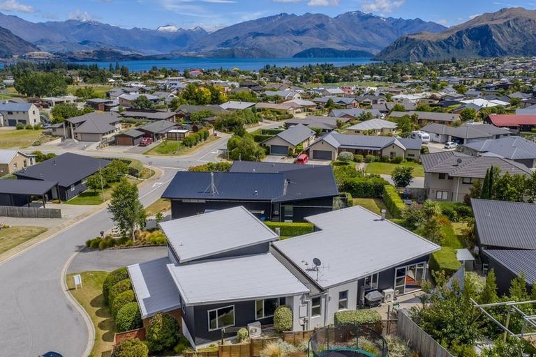 Photo of property in 5 Pearce Place, Wanaka, 9305