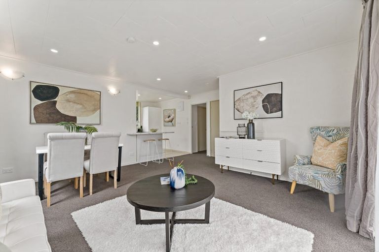 Photo of property in 4 Chibnall Place, Conifer Grove, Takanini, 2112