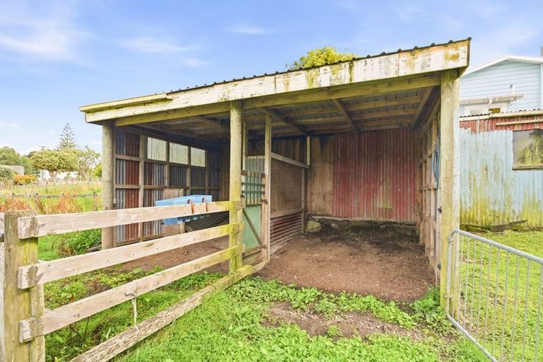 Photo of property in 31 Weraroa Road, Waverley, 4510