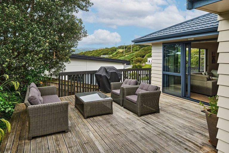 Photo of property in 17 Endeavour Drive, Whitby, Porirua, 5024