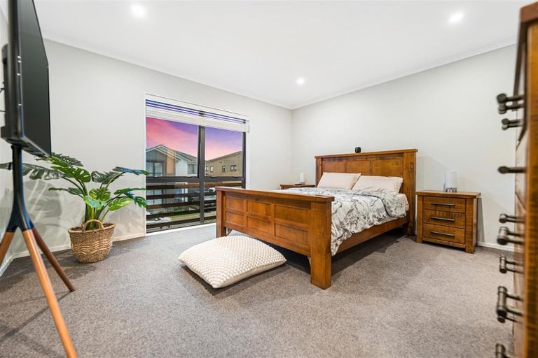 Photo of property in 17 Richard Petterd Way, Swanson, Auckland, 0614