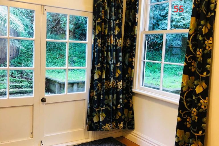 Photo of property in 55 Garden Road, Northland, Wellington, 6012