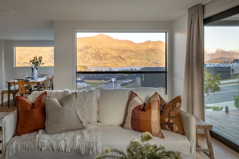 Photo of property in 18 Fenton Avenue, Wanaka, 9305