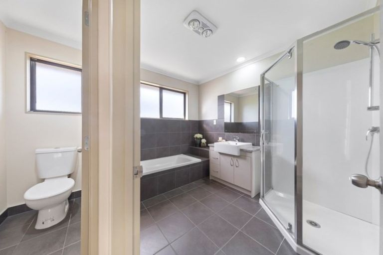Photo of property in 103 Keri Vista Rise, Papakura, 2110