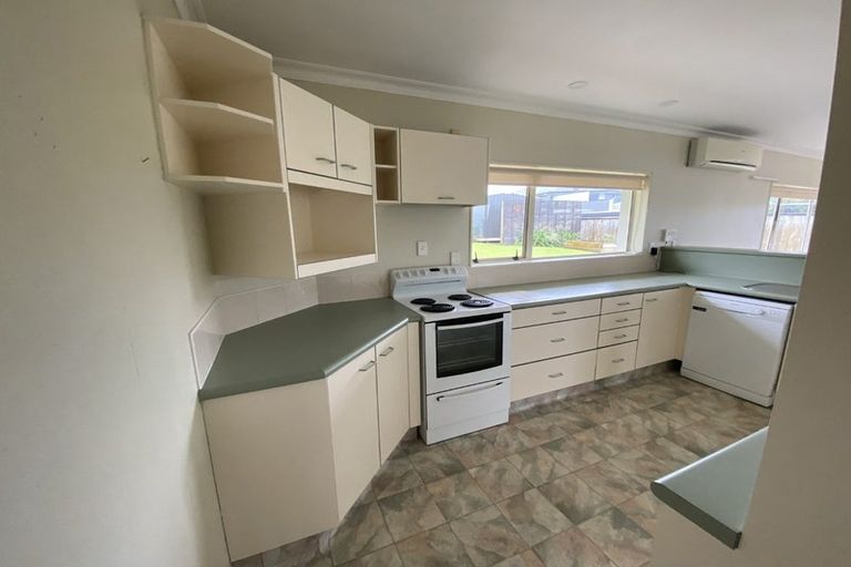 Photo of property in 66 Omokoroa Road, Omokoroa, 3114