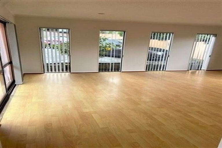 Photo of property in 228 Glamorgan Drive, Northcross, Auckland, 0630