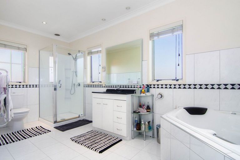 Photo of property in 17 Azure Place, Huntington, Hamilton, 3210