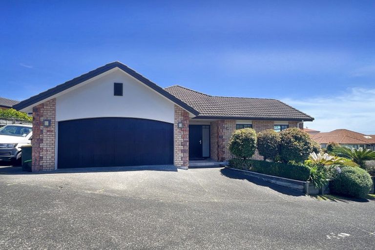 Photo of property in 57 Mt Lebanon Crescent, The Gardens, Auckland, 2105