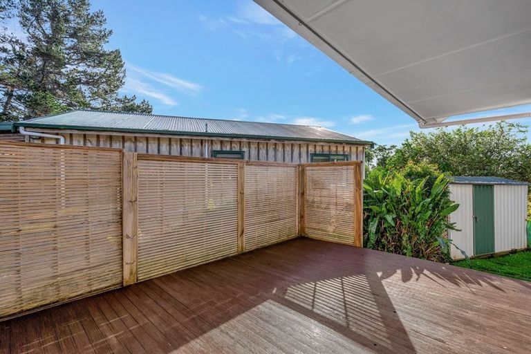 Photo of property in 60 Cobham Crescent, Kelston, Auckland, 0602