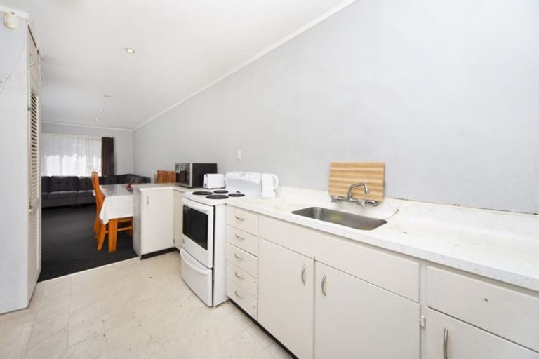 Photo of property in 1/2 Pomelo Road, Te Atatu South, Auckland, 0610