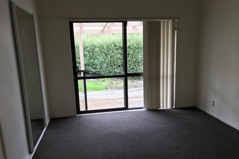 Photo of property in 8 Da Vinci Place, West Harbour, Auckland, 0618