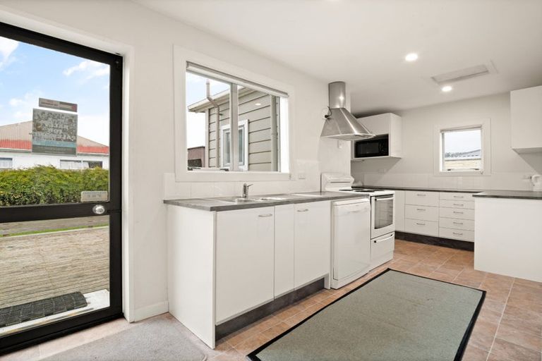 Photo of property in 195 Macandrew Road, South Dunedin, Dunedin, 9012