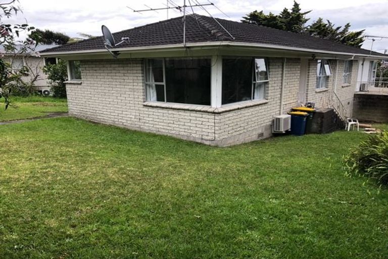Photo of property in 2/95 Archers Road, Hillcrest, Auckland, 0629